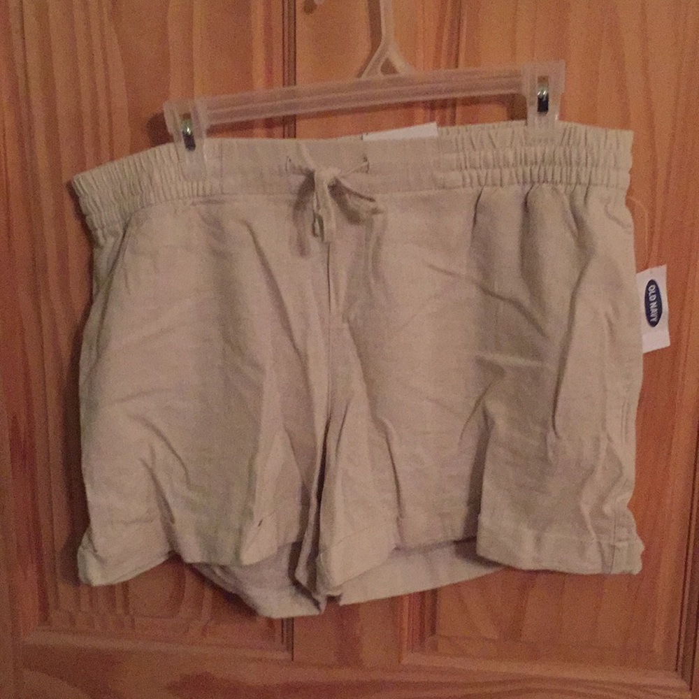 Old Navy shorts white
